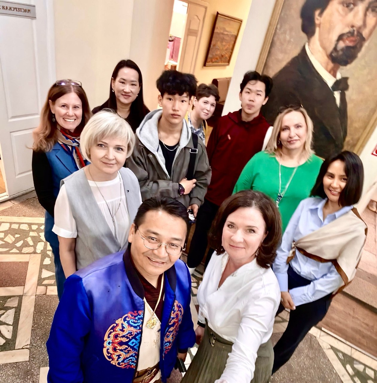 Гость из Монголии посетил Детскую художественную школу №1 им.В.И.Сурикова Гость из Монголии посетил Детскую художественную школу №1 им.В.И.Сурикова