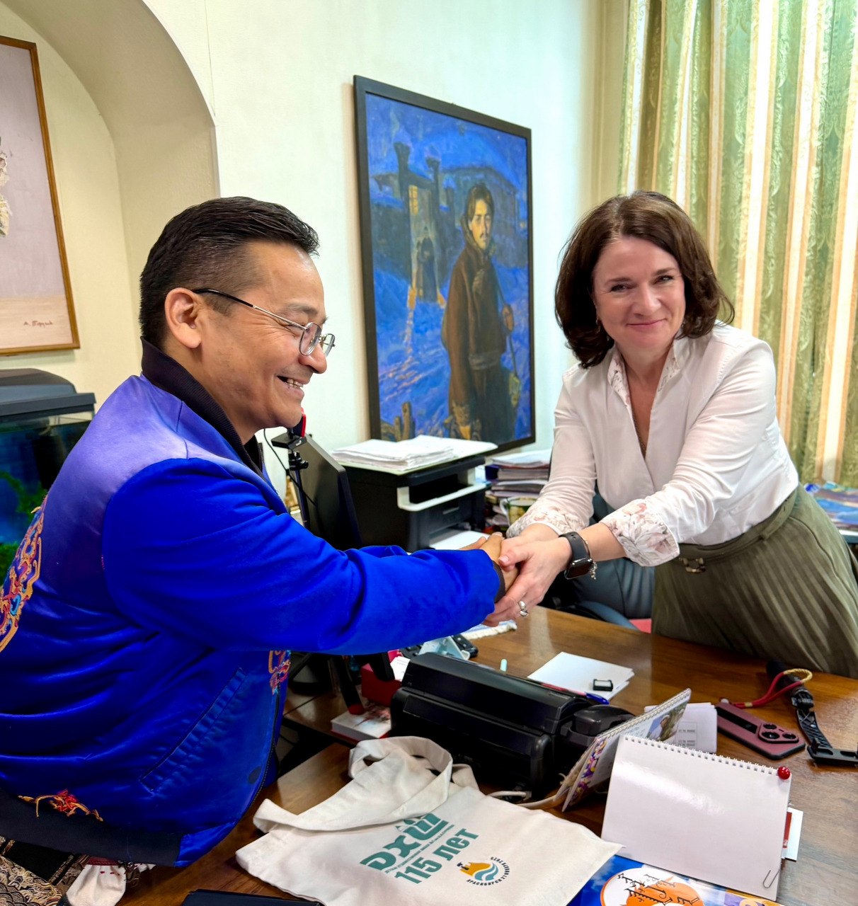 Гость из Монголии посетил Детскую художественную школу №1 им.В.И.Сурикова Гость из Монголии посетил Детскую художественную школу №1 им.В.И.Сурикова