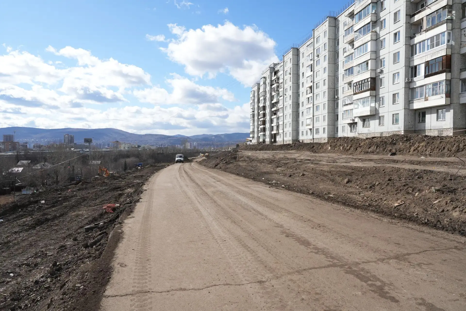 Мэр Красноярска Сергей Верещагин посетил переулок Боготольский, где подрядчик приступил к работам Мэр Красноярска Сергей Верещагин посетил переулок Боготольский, где подрядчик приступил к работам