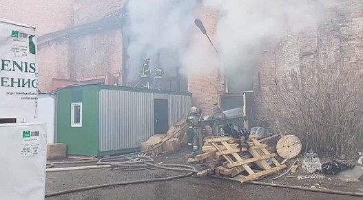 Пожар в мебельном цеху «Краслесмаша» ликвидировали спустя 17 часов
