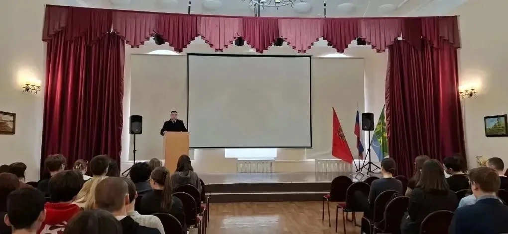 Сотрудники МО МВД России «Енисейский» провели большую профилактическую работу в школах муниципального округа в рамках мероприятий «Подросток» и акции «Чистое поколение» Сотрудники МО МВД России «Енисейский» провели большую профилактическую работу в школах муниципального округа в рамках мероприятий «Подросток» и акции «Чистое поколение»