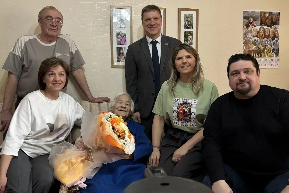 Со 100-летним юбилеем поздравили труженицу тыла, ветерана труда Красноярского края Галину Алексеевну Бородич Со 100-летним юбилеем поздравили труженицу тыла, ветерана труда Красноярского края Галину Алексеевну Бородич