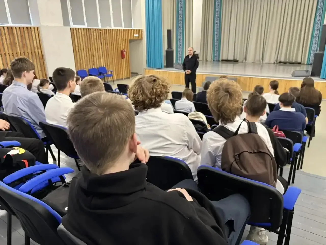 Сотрудники МО МВД России «Енисейский» провели большую профилактическую работу в школах муниципального округа в рамках мероприятий «Подросток» и акции «Чистое поколение» Сотрудники МО МВД России «Енисейский» провели большую профилактическую работу в школах муниципального округа в рамках мероприятий «Подросток» и акции «Чистое поколение»