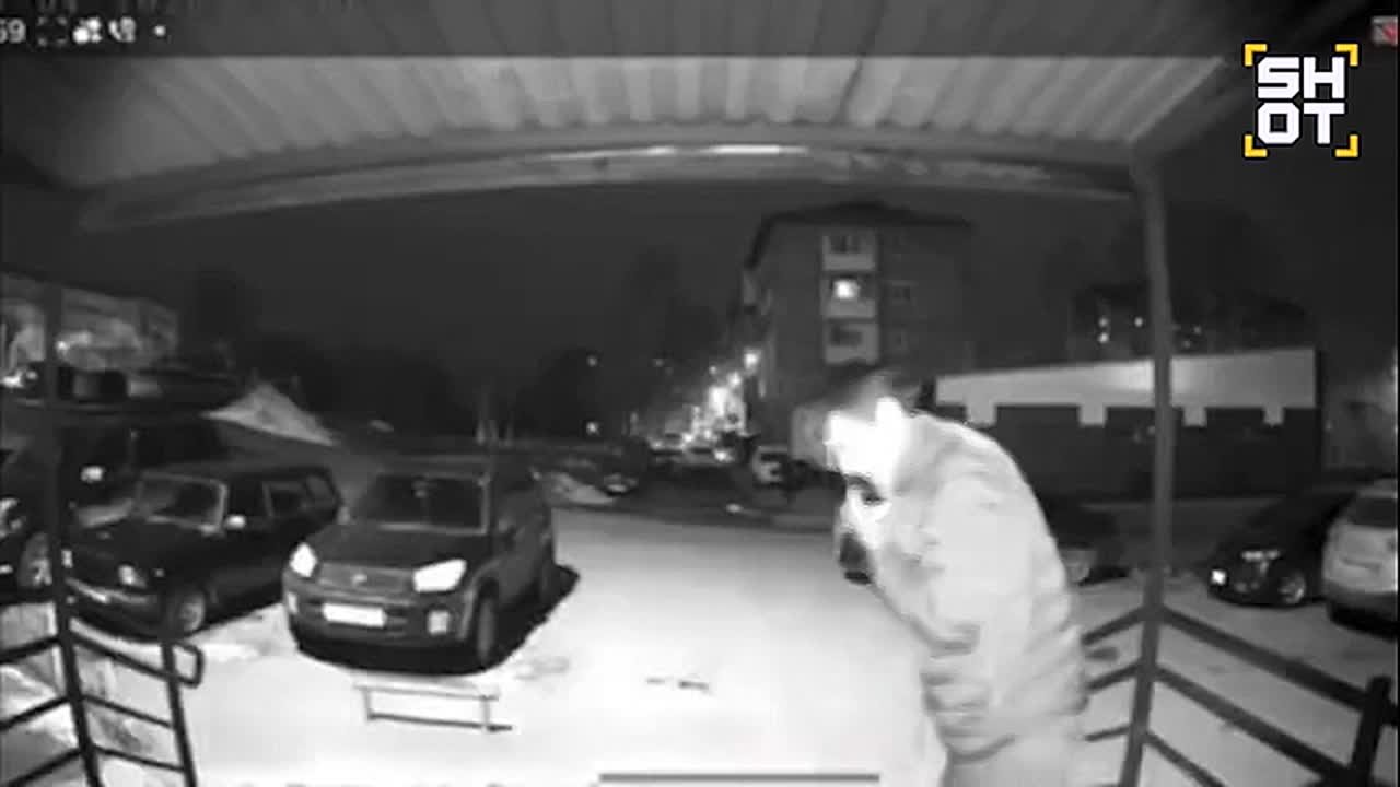 Неадекватный мужик избил подростка ложкой для обуви в Красноярском крае