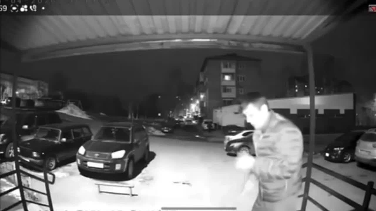 Мужчина избил 13-летнего школьника металлической ложкой для обуви в Ачинске