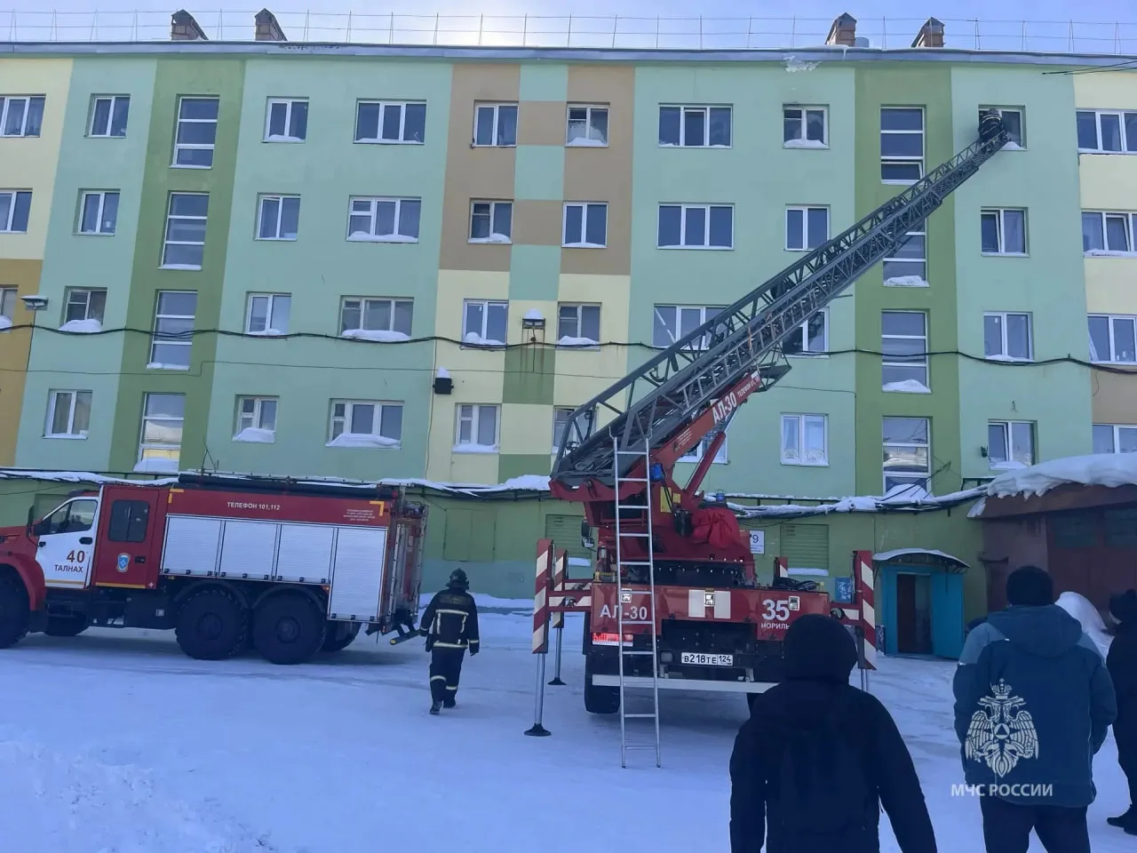 За прошедшие сутки в Красноярском крае потушили 13 пожаров, один человек погиб