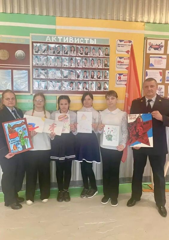 Канские школьники почтили память героев в конкурсе рисунков «День Победы» Канские школьники почтили память героев в конкурсе рисунков «День Победы»
