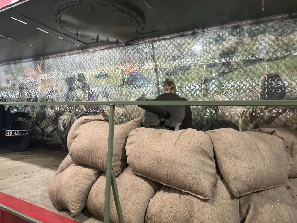 9 мая в Красноярске на городские маршруты выйдет тематическая трамвайная платформа, стилизованная под военное время 9 мая в Красноярске на городские маршруты выйдет тематическая трамвайная платформа, стилизованная под военное время