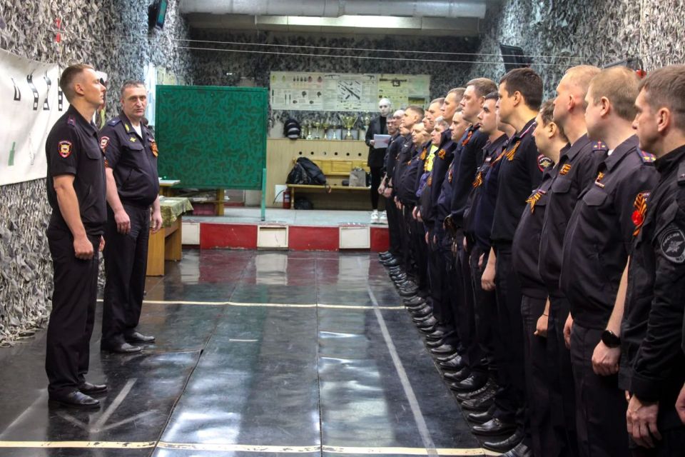 В Красноярске прошло первенство по стрельбе из боевого оружия среди полицейских! В Красноярске прошло первенство по стрельбе из боевого оружия среди полицейских!
