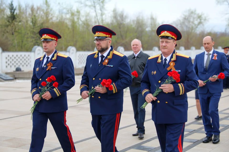 В Красноярске офицеры СК России почтили память погибших в Великой Отечественной войне В Красноярске офицеры СК России почтили память погибших в Великой Отечественной войне