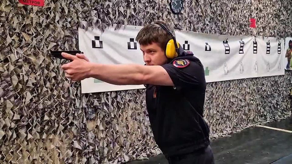 В Красноярске прошло первенство по стрельбе из боевого оружия среди полицейских!