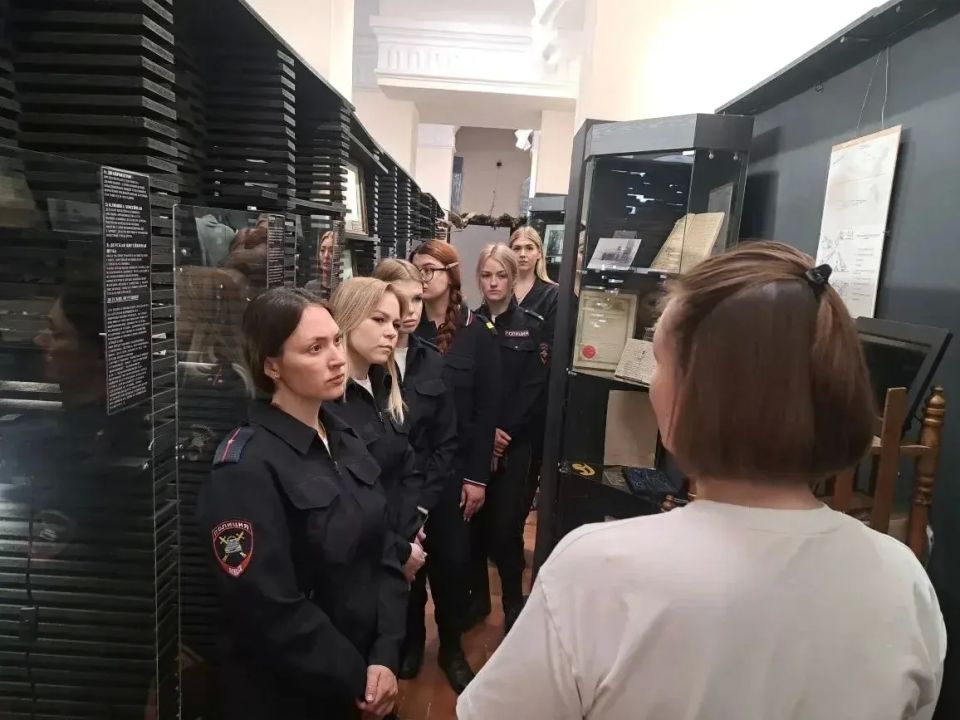 Память сквозь годы: полицейские побывали на уникальной выставке о послевоенном времени Память сквозь годы: полицейские побывали на уникальной выставке о послевоенном времени