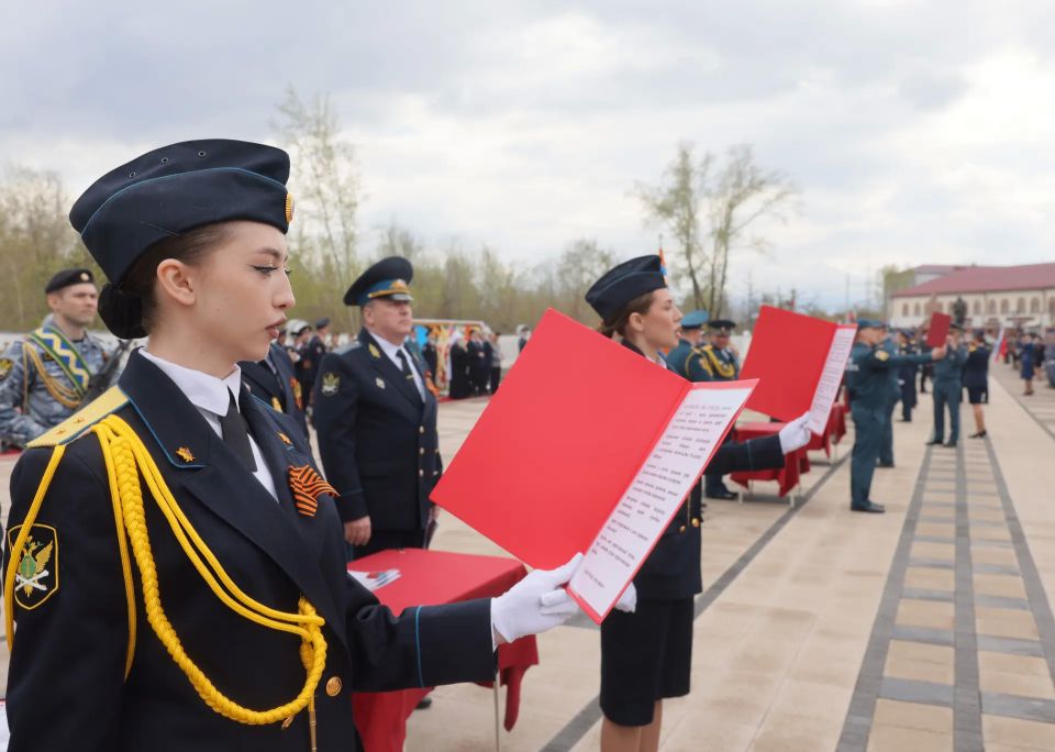 80 молодых сотрудников силовых структур приняли присягу на Мемориале Победы в преддверии 9 Мая 80 молодых сотрудников силовых структур приняли присягу на Мемориале Победы в преддверии 9 Мая