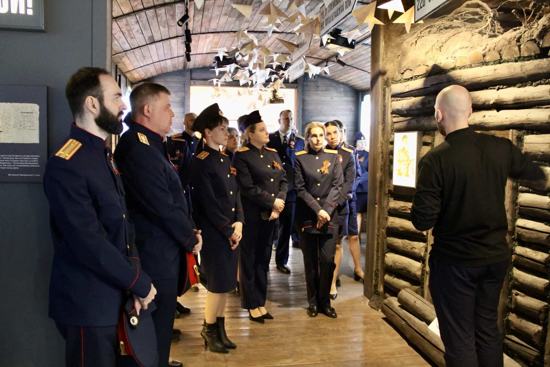 В праздничные дни офицеры ГСУ СК России по Красноярскому краю и Республике Хакасия посетили музей «Мемориал Победы» В праздничные дни офицеры ГСУ СК России по Красноярскому краю и Республике Хакасия посетили музей «Мемориал Победы»