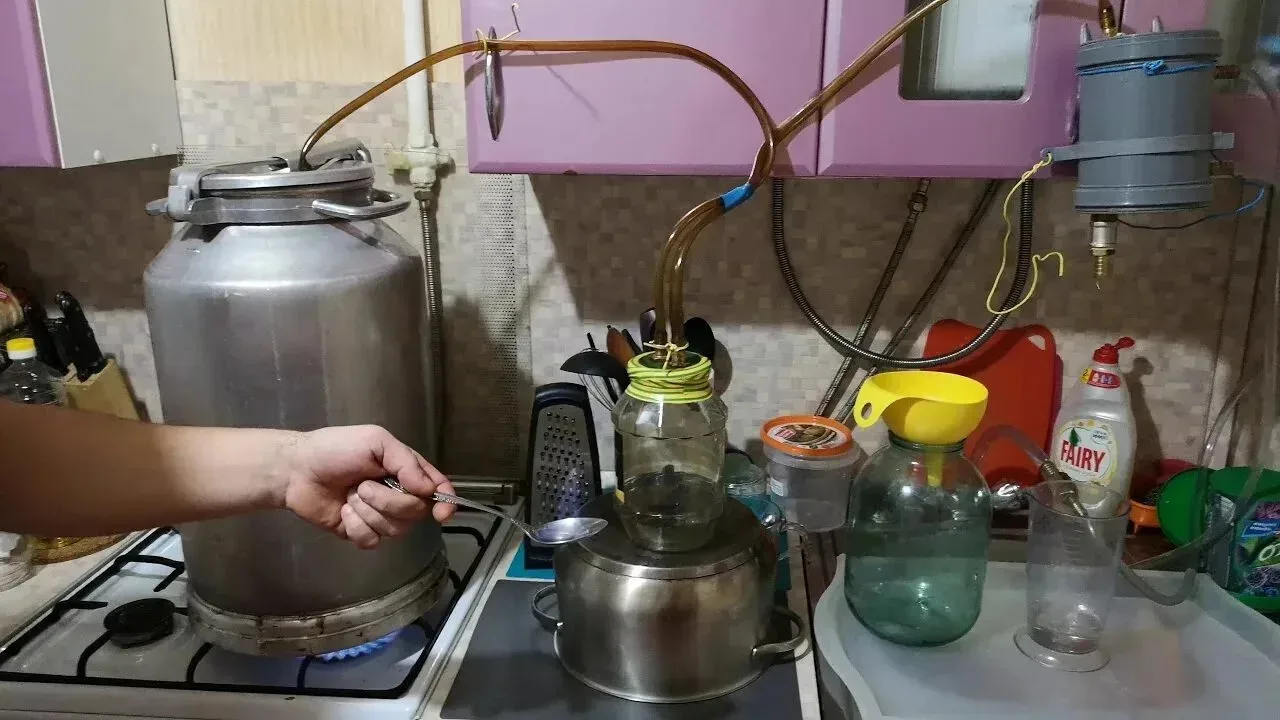 В Ужуре сотрудники полиции возбудили уголовное дело за повторную незаконную реализацию спиртосодержащей продукции