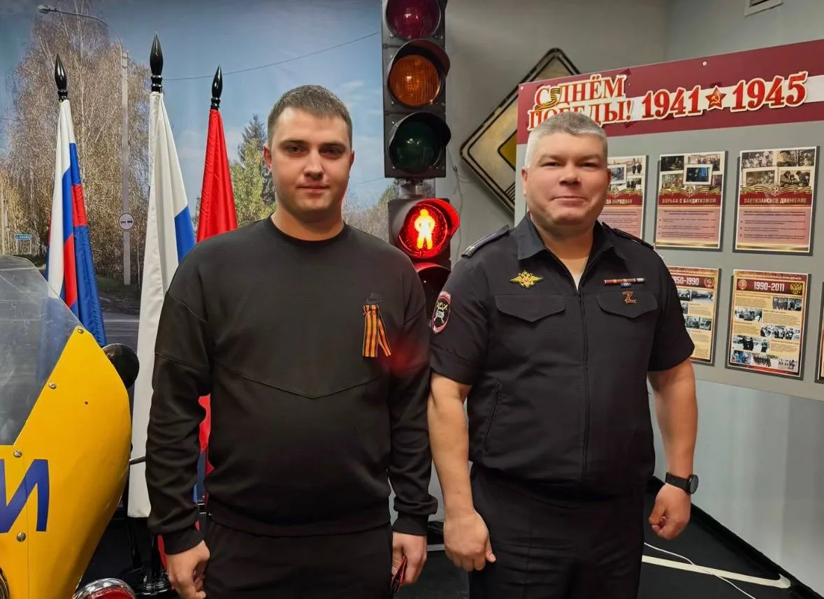 В честь Великого праздника Победы в красноярском музее полка ДПС прошло трогательное и важное событие: молодым сотрудникам вручили первые и очередные специальные звания В честь Великого праздника Победы в красноярском музее полка ДПС прошло трогательное и важное событие: молодым сотрудникам вручили первые и очередные специальные звания