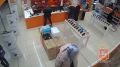 Сотрудники уголовного розыска задержали в Москве курьера телефонных мошенников, обманувших 23-летнего жителя Дмитрова