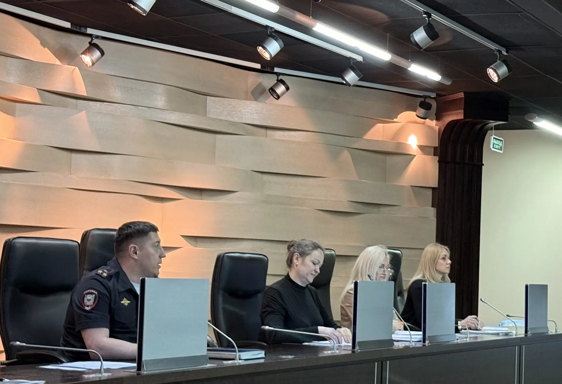 В Арбитражном суде Красноярского края проведена лекция, посвященная вопросам профилактики мошеннических схем, совершаемых с использованием информационно-телекоммуникационных технологий