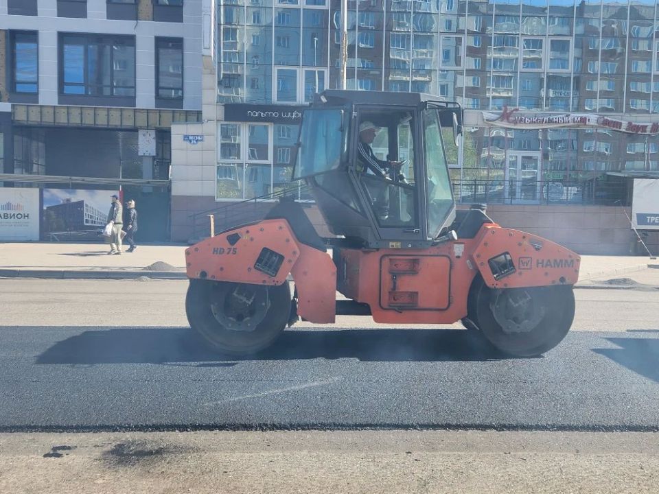 Начали укладывать асфальт на ул. 78 Добровольческой бригады Начали укладывать асфальт на ул. 78 Добровольческой бригады