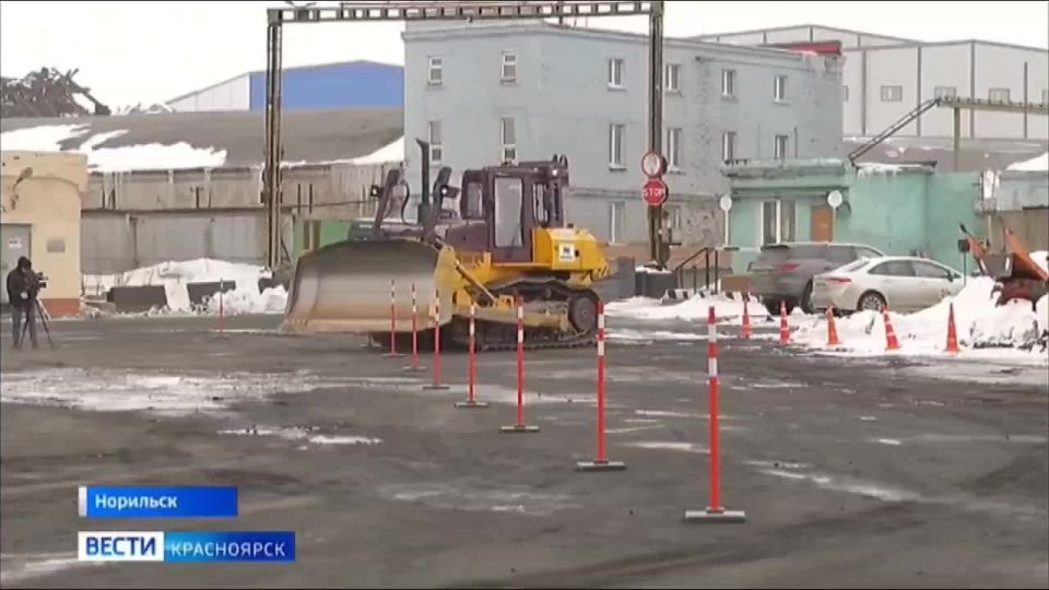 В Норильске прошёл конкурс мастерства среди машинистов бульдозера