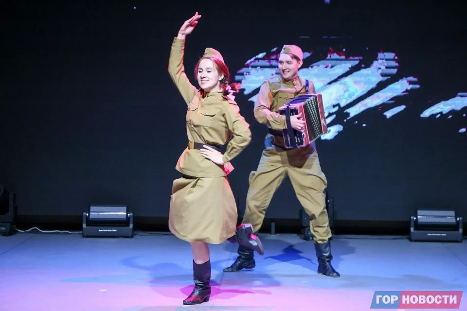 Сделано в Красноярске. Сегодня в нашей рубрике – фотографии со спектакля «Фронтовой театр Кобытева Сделано в Красноярске. Сегодня в нашей рубрике – фотографии со спектакля «Фронтовой театр Кобытева