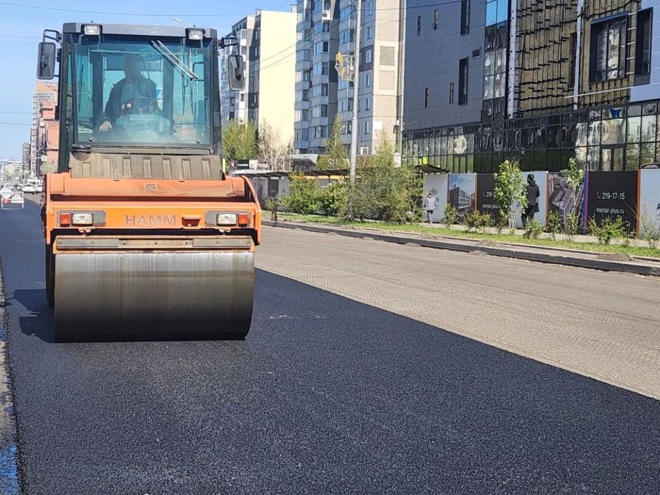 Начали укладывать асфальт на ул. 78 Добровольческой бригады