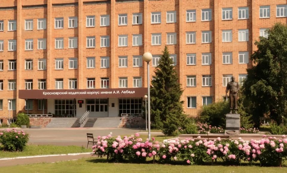 Более 30 подростков отравились в красноярском кадетском корпусе