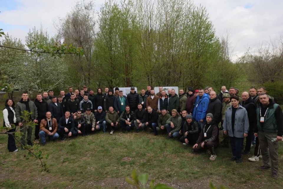 Участники «Сибирского характера» высадили яблони в красноярском Татышев-парке Участники «Сибирского характера» высадили яблони в красноярском Татышев-парке