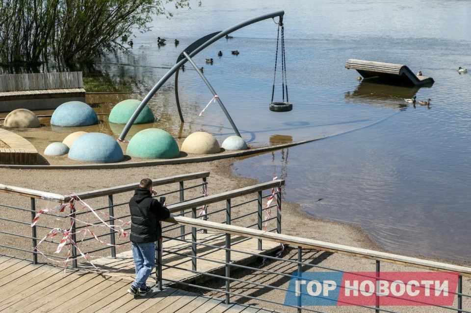 В Красноярске 18 мая зафиксирован очередной подъем уровня воды в Енисее В Красноярске 18 мая зафиксирован очередной подъем уровня воды в Енисее