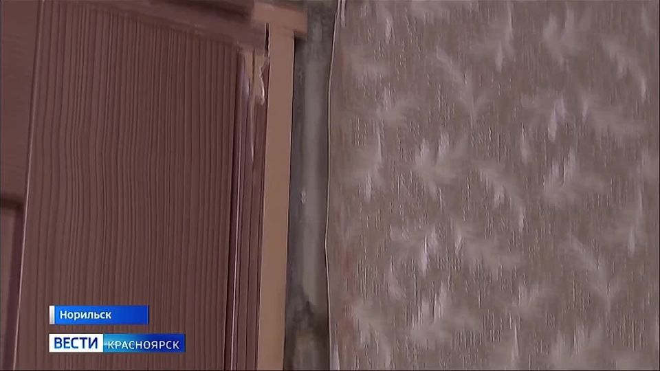 Жилой дом в Норильске затопило после череды дождей