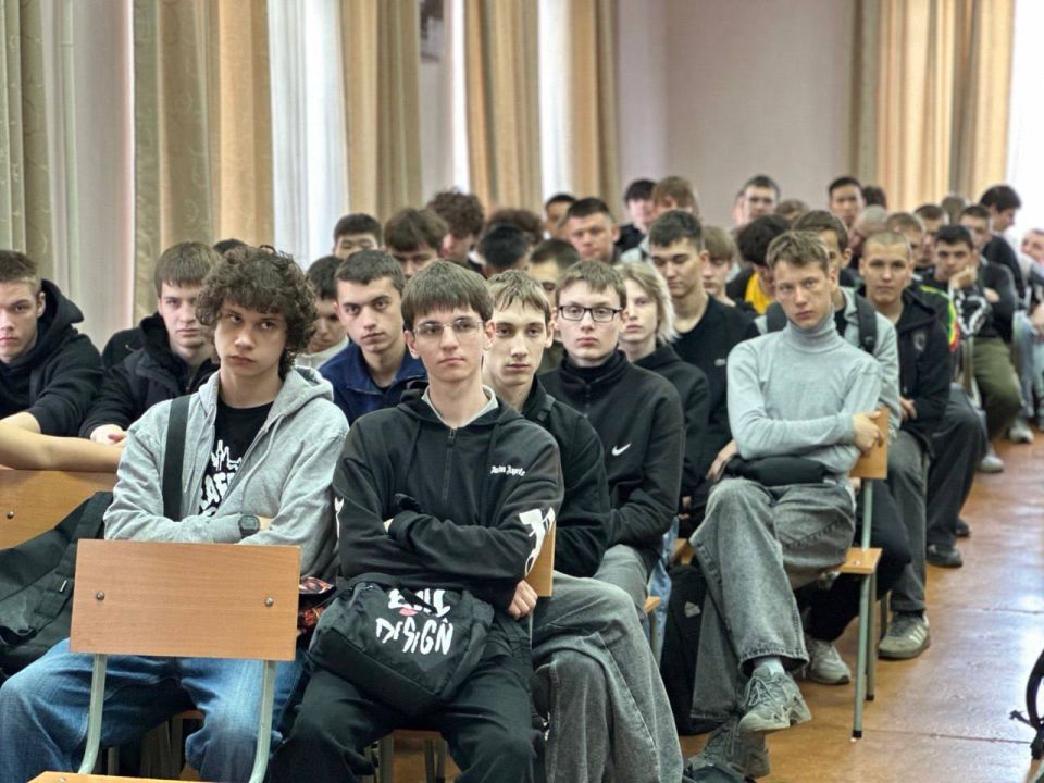 Начальник краевой Госавтоинспекции провел профориентационную беседу со студентами Начальник краевой Госавтоинспекции провел профориентационную беседу со студентами