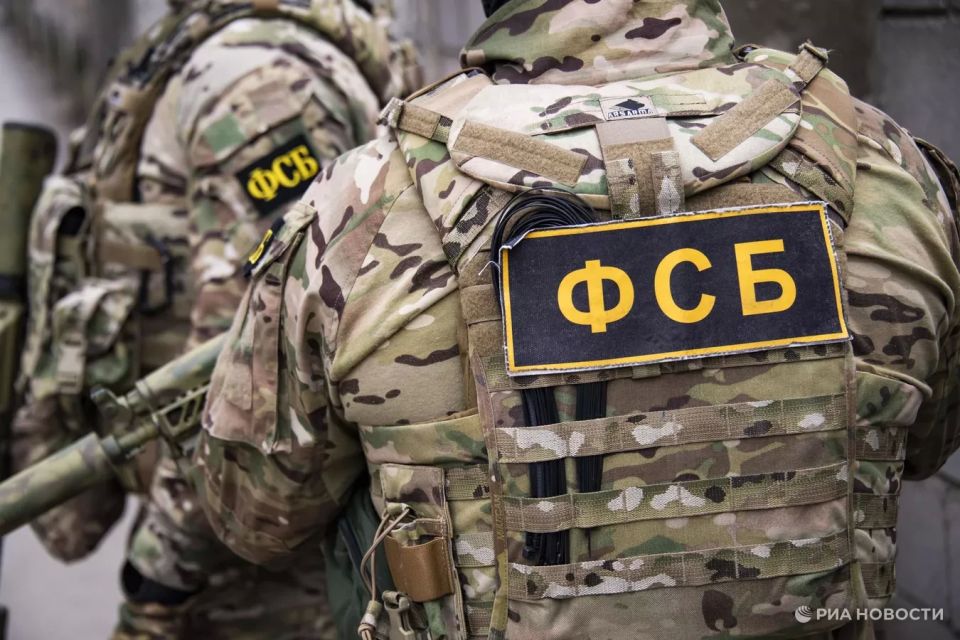 ФСБ сообщила о задержании 37 россиян, которые под влиянием телефонных мошенников устраивали поджог объектов связи, ТЭК и транспорта