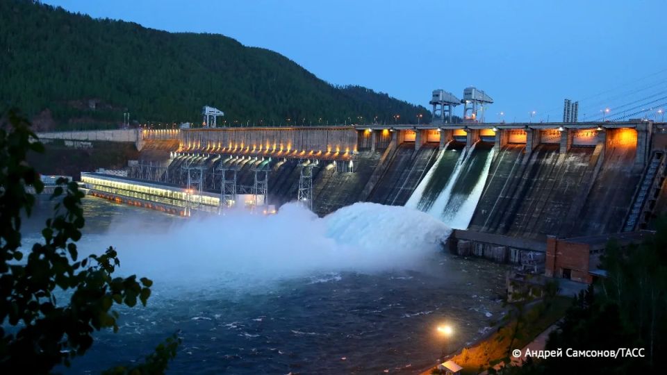 Водосброс на Красноярской ГЭС увеличился с 4,5 до 5 тыс