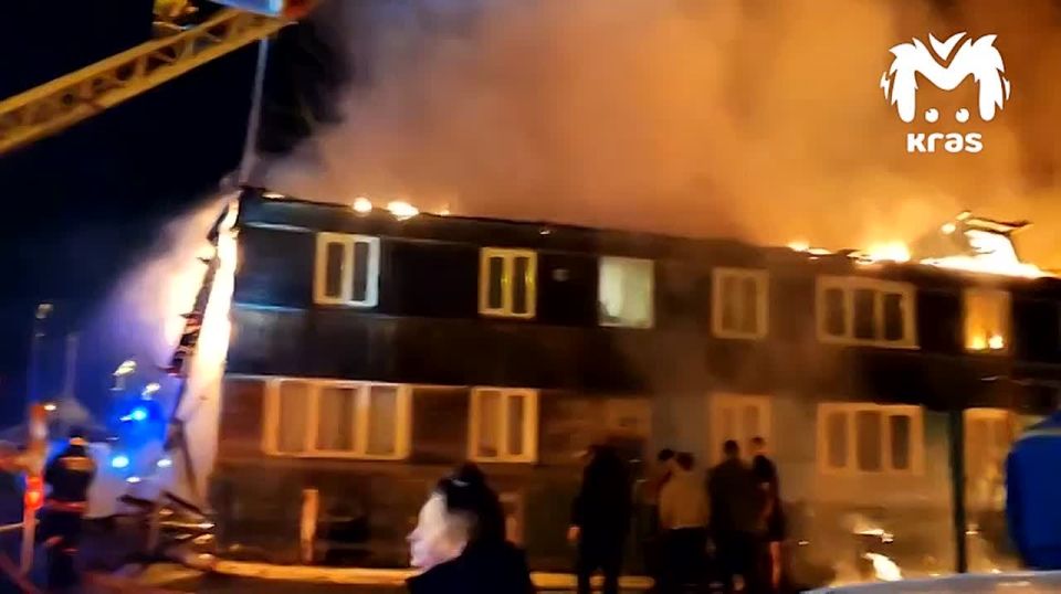 Жители сгоревшей двухэтажки в Дивногорске несколько недель не могут дождаться помощи от администрации