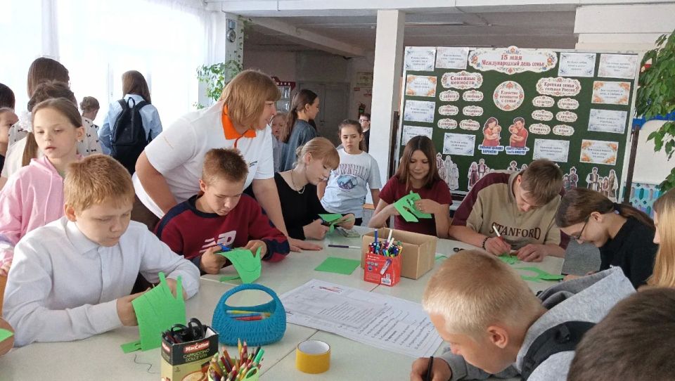 «Наш край – единая семья»: в округах края создали «Дерево семейных ценностей» «Наш край – единая семья»: в округах края создали «Дерево семейных ценностей»