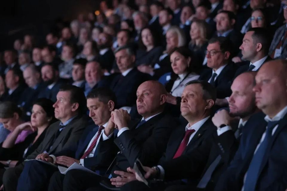 Михаил Котюков: Красноярский край сегодня — лидер в Сибири по уровню производительности труда, а наш Региональный центр компетенций входит в пятёрку лучших в России Михаил Котюков: Красноярский край сегодня — лидер в Сибири по уровню производительности труда, а наш Региональный центр компетенций входит в пятёрку лучших в России
