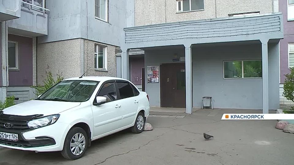В красноярской высотке лифт с ребенком внутри резко затормозил и застрял