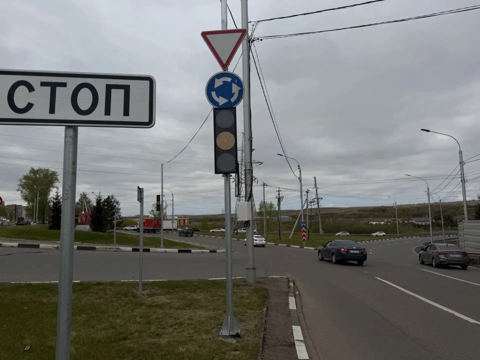 В Красноярске подключили новый светофор на Калинина