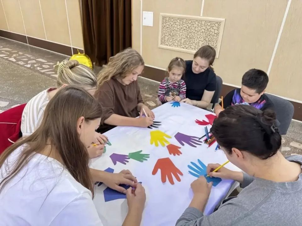 «Наш край – единая семья»: в округах края создали «Дерево семейных ценностей» «Наш край – единая семья»: в округах края создали «Дерево семейных ценностей»