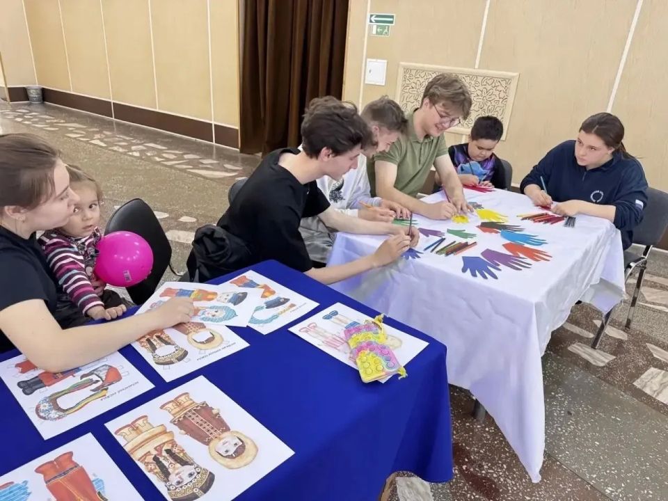 «Наш край – единая семья»: в округах края создали «Дерево семейных ценностей» «Наш край – единая семья»: в округах края создали «Дерево семейных ценностей»