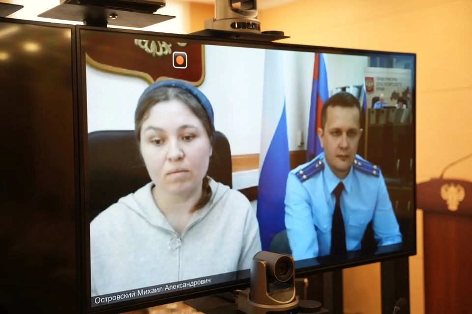 В преддверии Дня защиты детей первый заместитель прокурора края Артем Шибаков провел личный прием граждан по вопросам защиты прав несовершеннолетних В преддверии Дня защиты детей первый заместитель прокурора края Артем Шибаков провел личный прием граждан по вопросам защиты прав несовершеннолетних