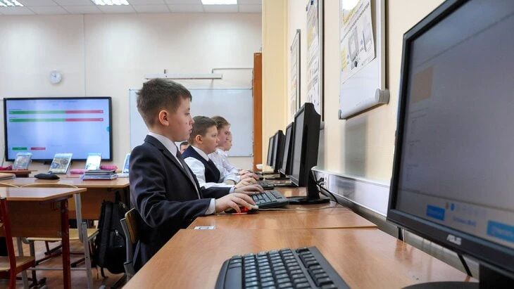 С 1 сентября российские школьники начнут изучать профиль «Искусственный интеллект» в рамках углубленного курса информатики
