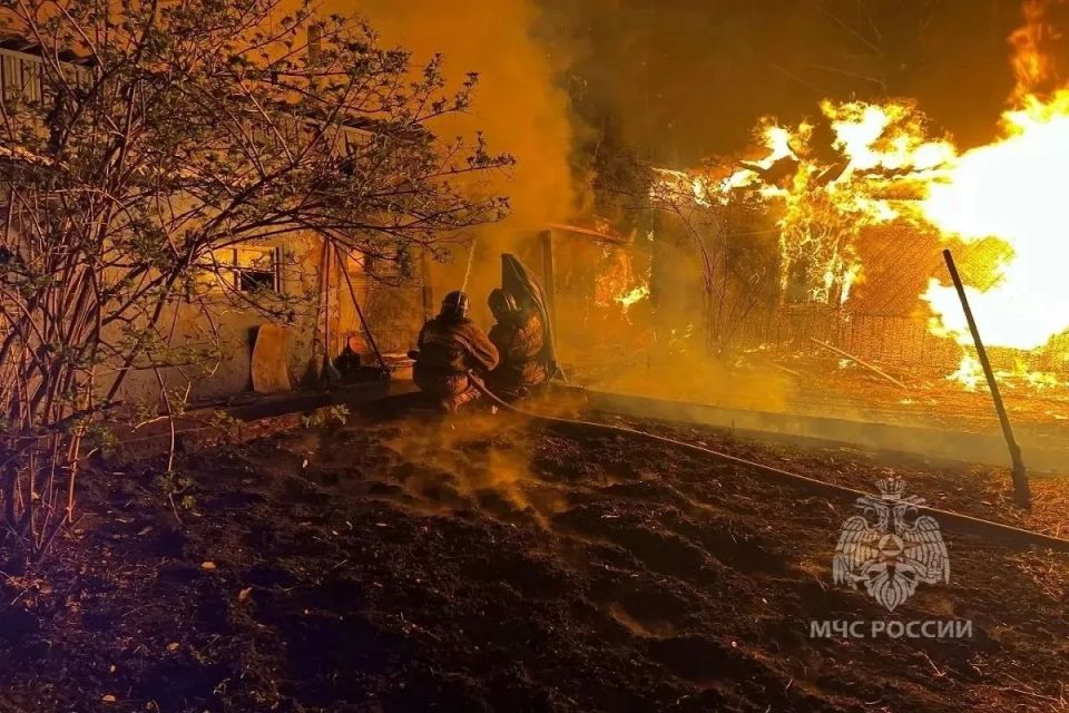 В Лесосибирске потушили дом с постройками на площади 336 квадратных метров