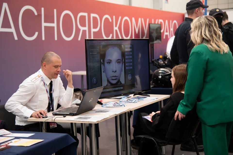 Подразделения краевой полиции презентовали свою локацию в рамках юбилейного форума «Современные системы безопасности – Антитеррор» Подразделения краевой полиции презентовали свою локацию в рамках юбилейного форума «Современные системы безопасности – Антитеррор»