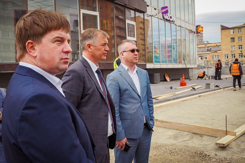 Депутаты контролируют ремонт поперечных улиц Красноярска Депутаты контролируют ремонт поперечных улиц Красноярска