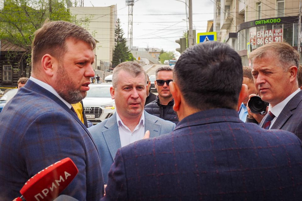 Депутаты контролируют ремонт поперечных улиц Красноярска Депутаты контролируют ремонт поперечных улиц Красноярска