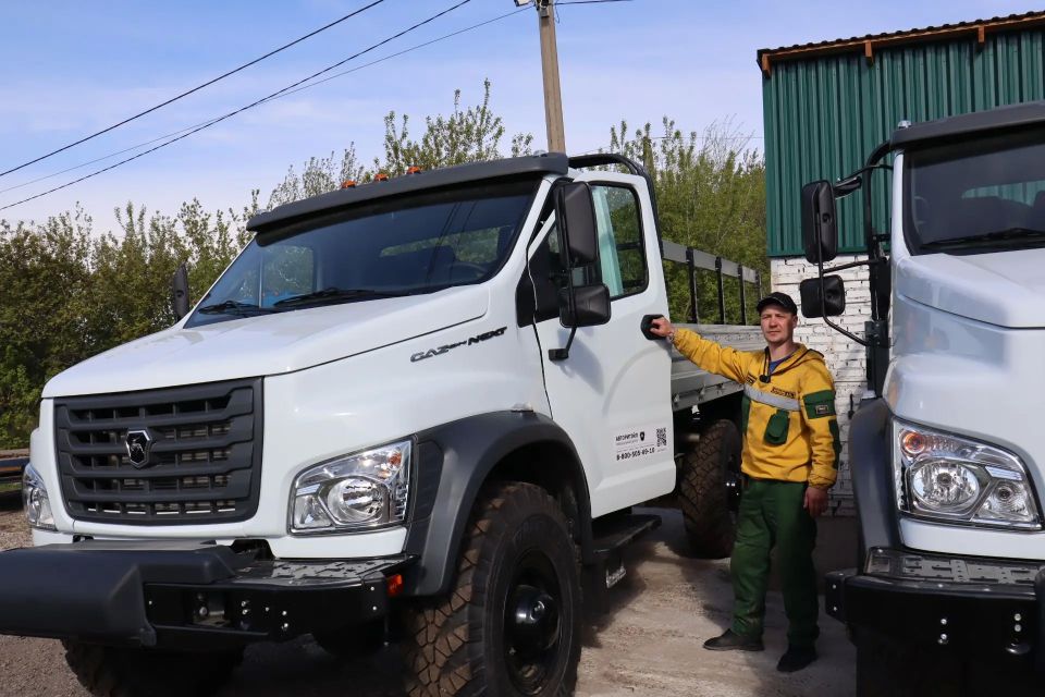 Семь новых грузовых бортовых автомобилей ГАЗ повышенной проходимости поступили в краевой Лесопожарный центр