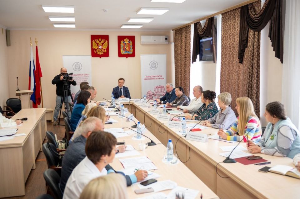 Депутаты разбирались в Енисейском округе, как вовлечь муниципальные земли в оборот Депутаты разбирались в Енисейском округе, как вовлечь муниципальные земли в оборот