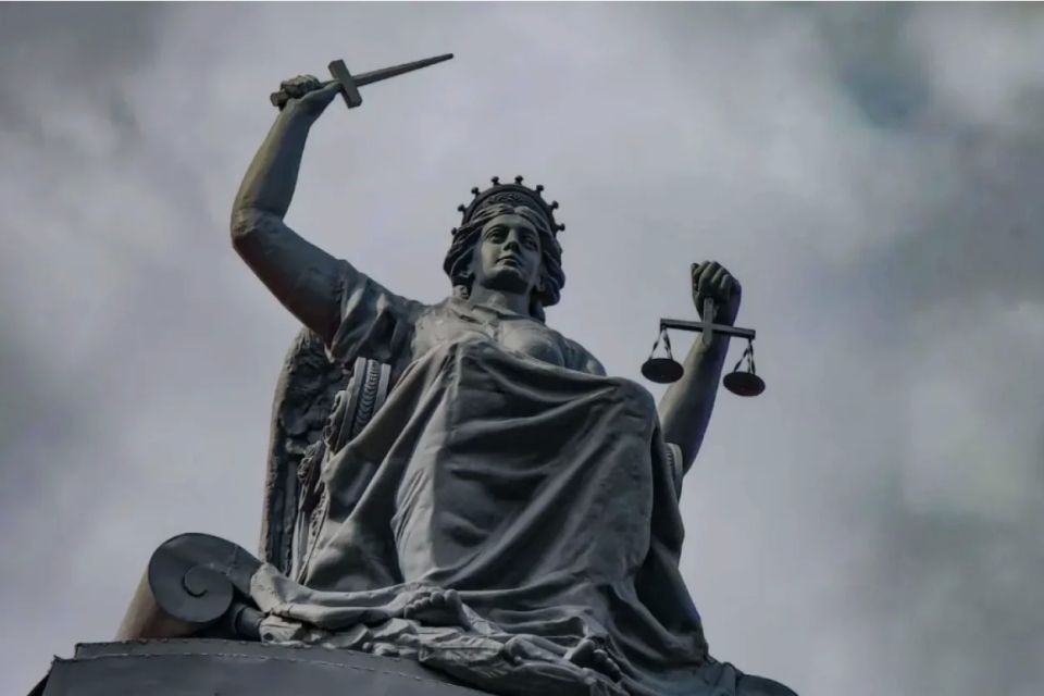В Красноярске 15-летнего подростка отправили в ЦВСНП на 30 суток за оскорбление полицейского