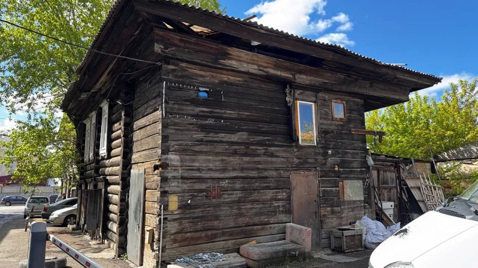 В Красноярске дом № 74 на улице Ленина (по картам — 74г), признанный аварийным, будет расселен и передан под реконструкцию В Красноярске дом № 74 на улице Ленина (по картам — 74г), признанный аварийным, будет расселен и передан под реконструкцию